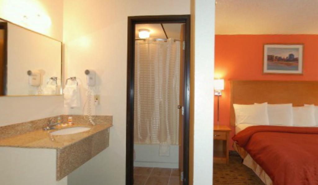 Econo Lodge Kansas City Downtown North מראה חיצוני תמונה