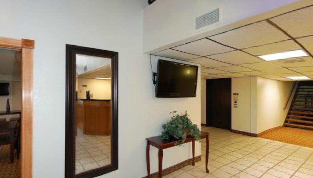 Econo Lodge Kansas City Downtown North מראה חיצוני תמונה