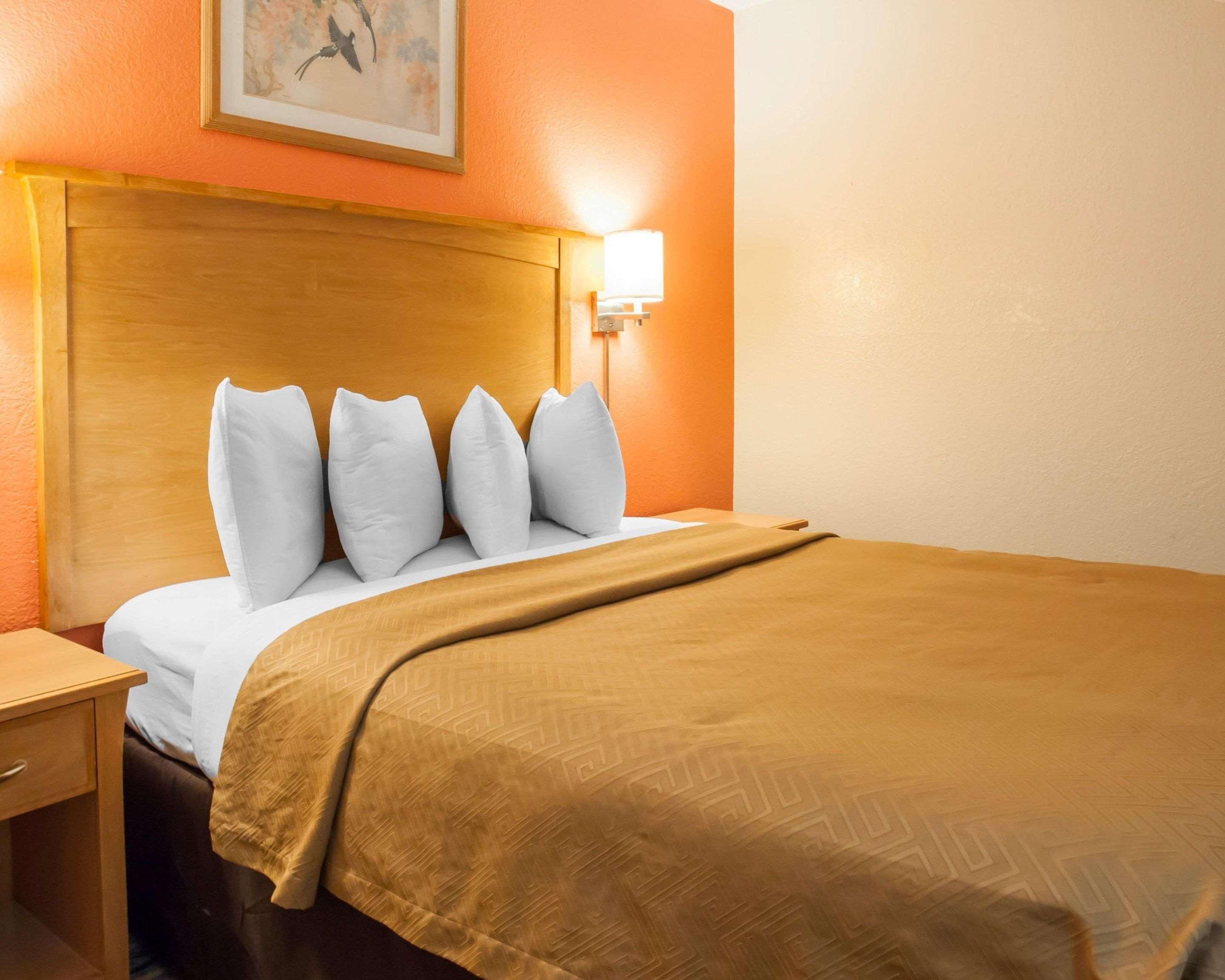 Econo Lodge Kansas City Downtown North מראה חיצוני תמונה
