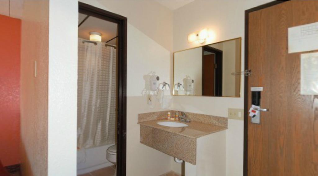 Econo Lodge Kansas City Downtown North חדר תמונה